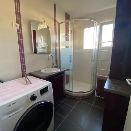 Appartamento T3 Royan, Proche De La Plage, Balcon, Derniere Etage, Cuisine Equipee, Parking Facile - Fr-1-494-124 Royan